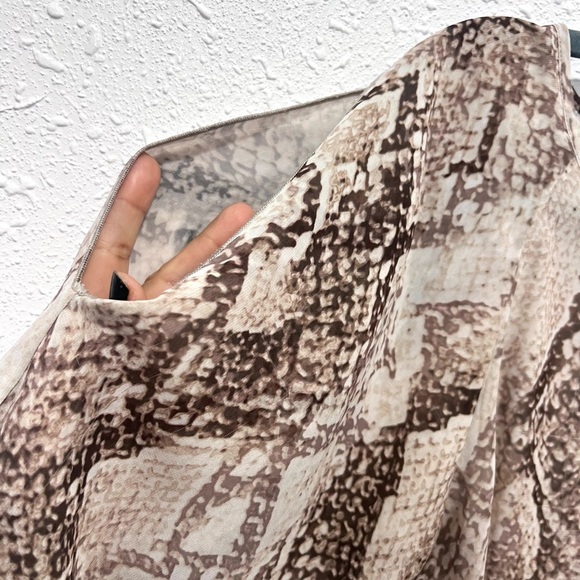 Chico's snake print slit layered sleeves Relaxed Blouse L/12 - Picture 4 of 8